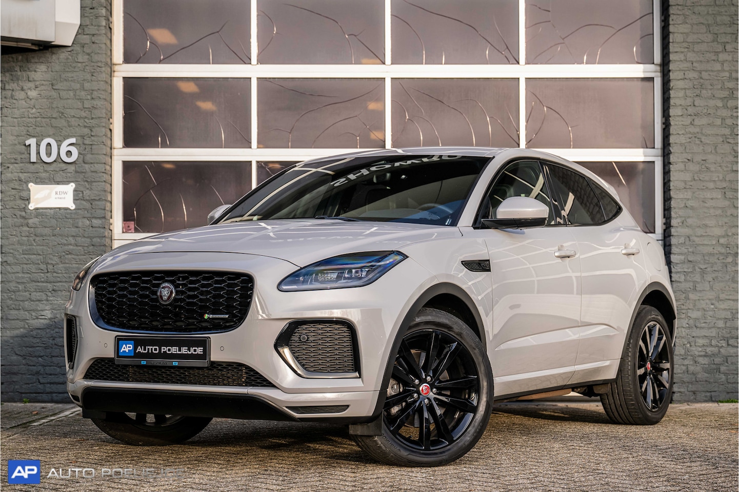Jaguar E-Pace - 1.5 P300e AWD R-Dynamic Black Edition, Meridian, LM20, - AutoWereld.nl
