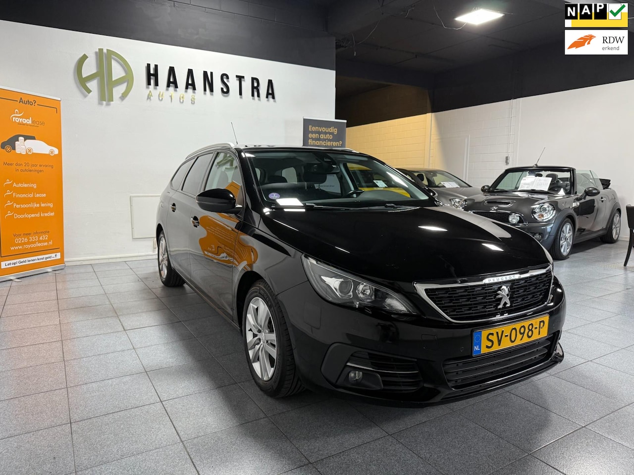Peugeot 308 SW - 1.2 PureTech Blue Lease Executive Pano-dak Navi-Apple-Carplay NL Auto! NAP - AutoWereld.nl