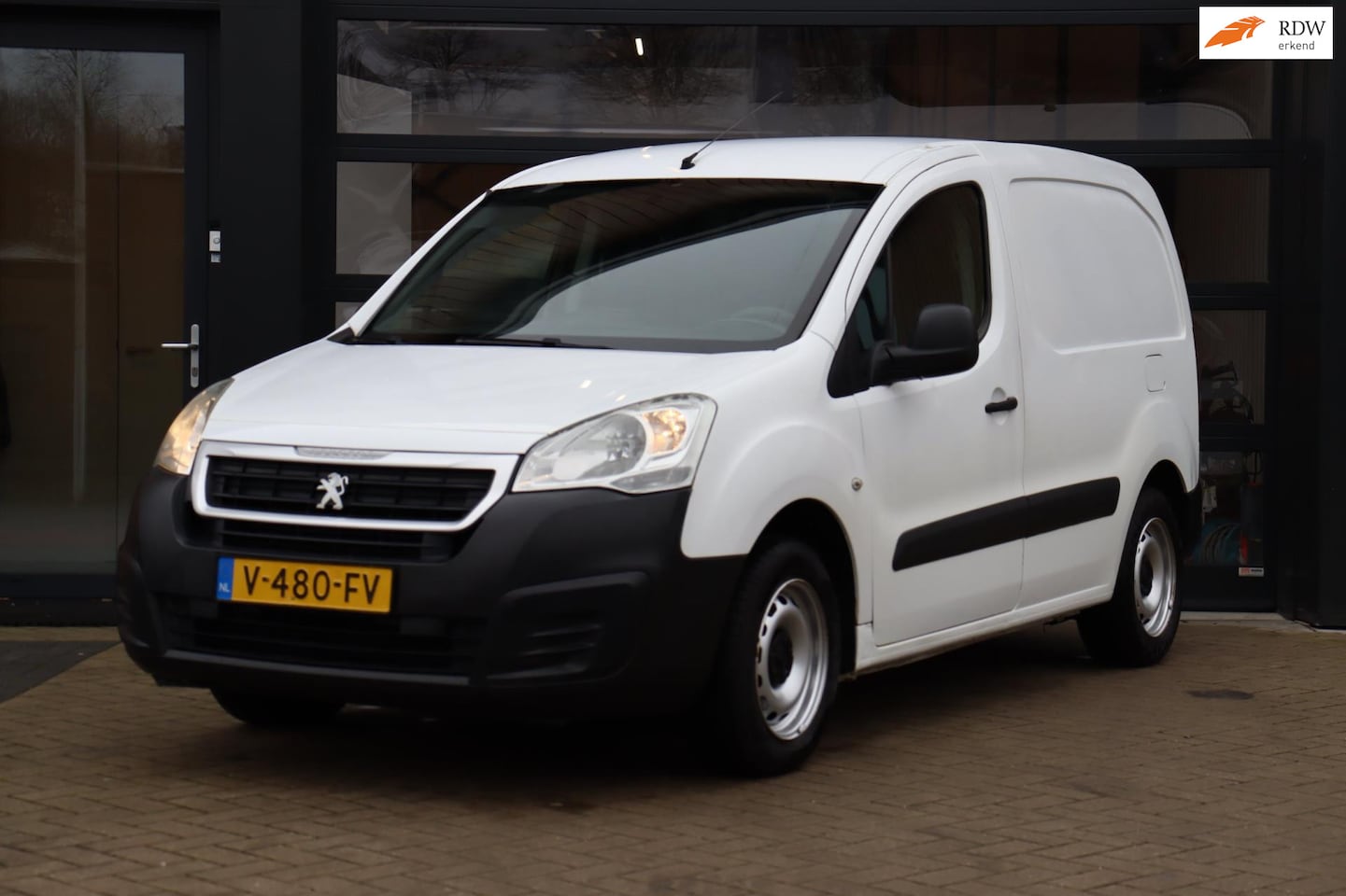 Peugeot Partner - 120 1.6 BlueHDi 75 L1 XR / Nap | Airco / Trekhaak - AutoWereld.nl
