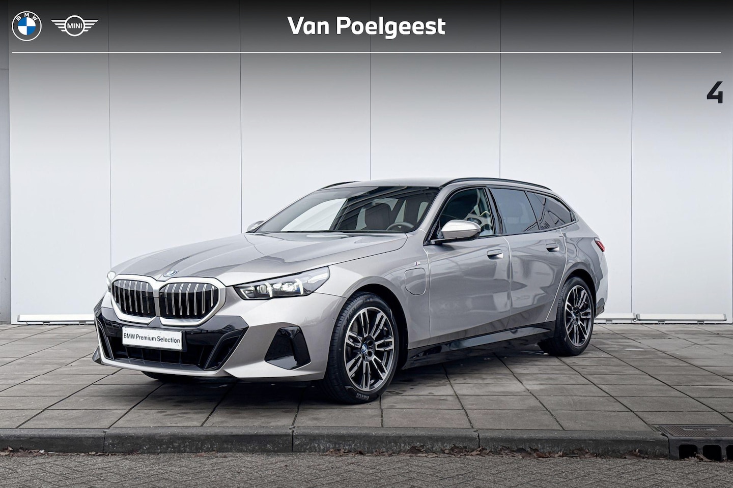 BMW 5-serie Touring - 530e xDrive M-Sport Stuurwielrand Verwarming / Adaptief Onderstel Prof / Comfort Acces / E - AutoWereld.nl