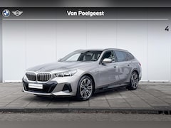 BMW 5-serie Touring - 530e xDrive M-Sport Stuurwielrand Verwarming / Adaptief Onderstel Prof / Comfort Acces / E