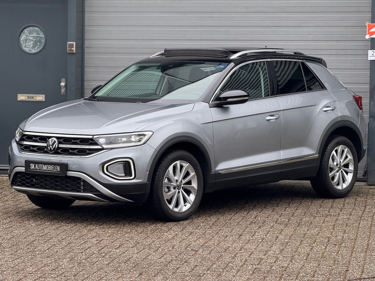 Volkswagen T-Roc - 1.5 TSI automaat Style - Panorama dak, afn trekhaak. - AutoWereld.nl