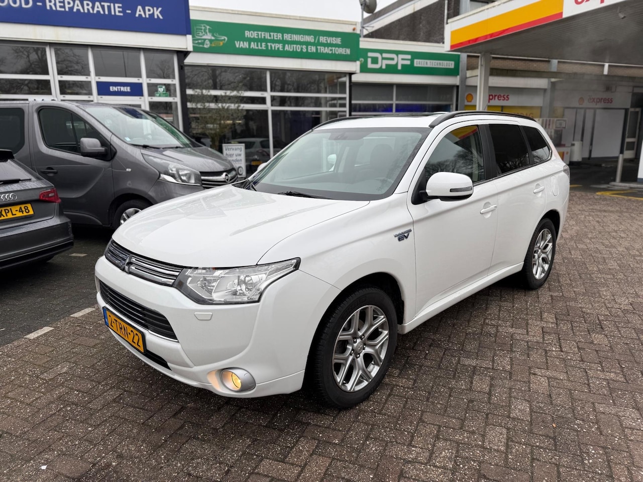 Mitsubishi Outlander - 2.0 PHEV instyle 2.0 PHEV Instyle+ - AutoWereld.nl