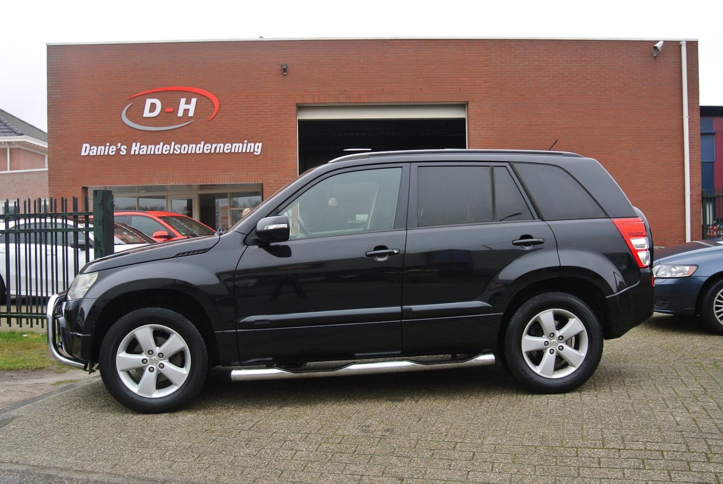 Suzuki Grand Vitara - 2.4 Exclusive airco leder trekhaak inruil mogelijk nap - AutoWereld.nl