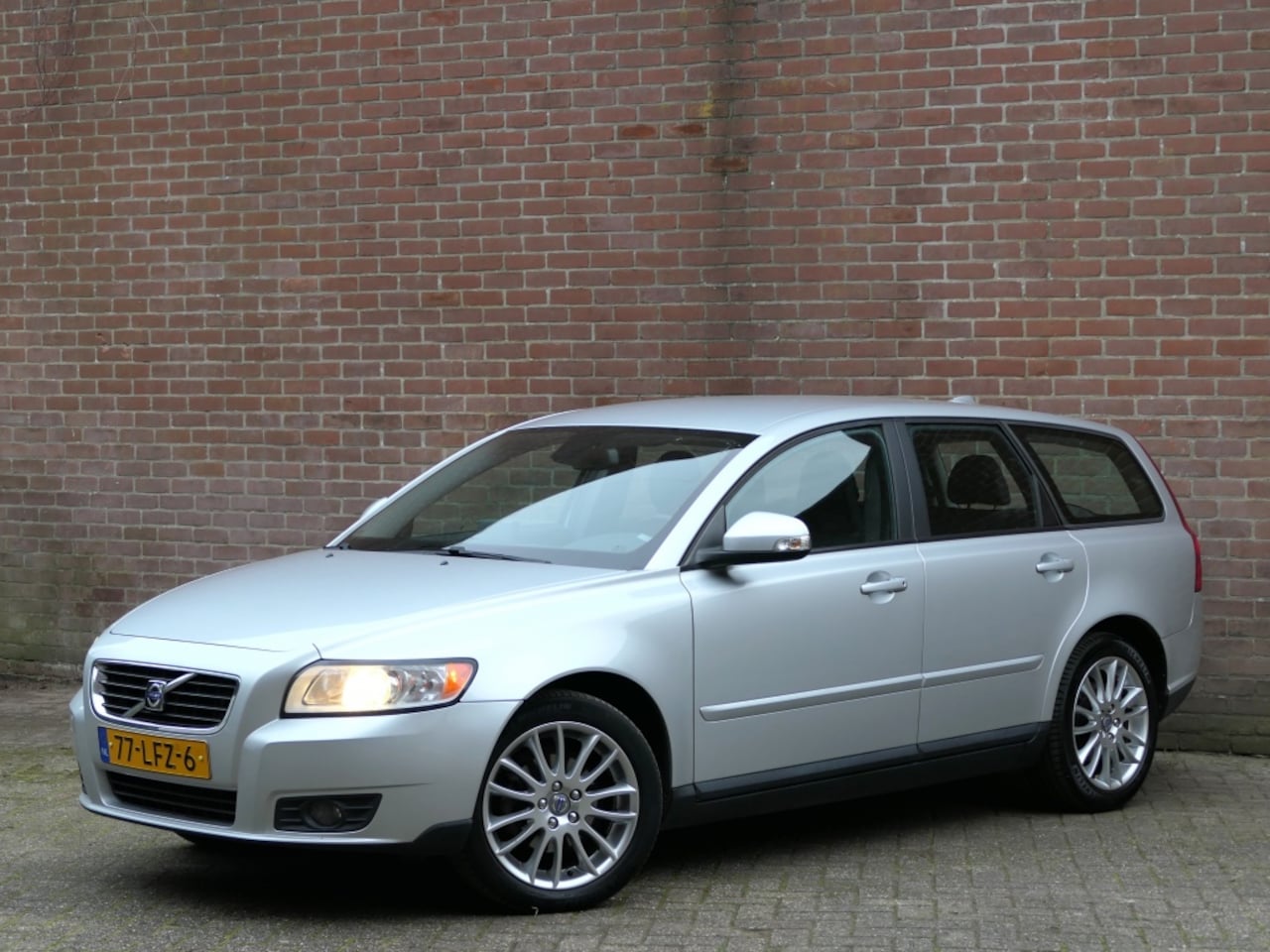 Volvo V50 - 2.0 Sport Navi / Elektrische stoel / High performance audio - AutoWereld.nl