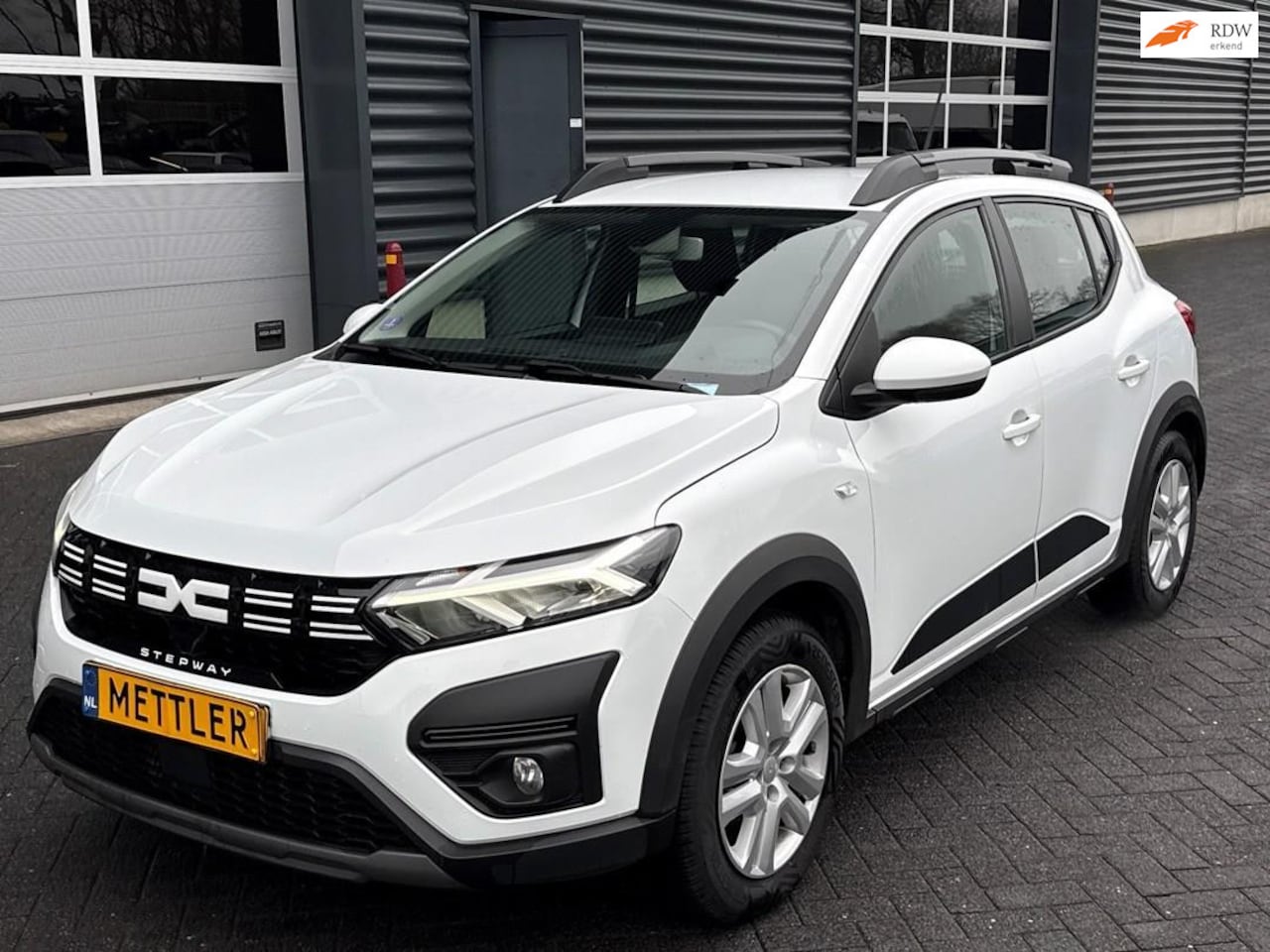 Dacia Sandero Stepway - 1.0 TCe 90 Expression 1.0 TCe 90 Expression, navigatie, trekhaak, cruise control - AutoWereld.nl
