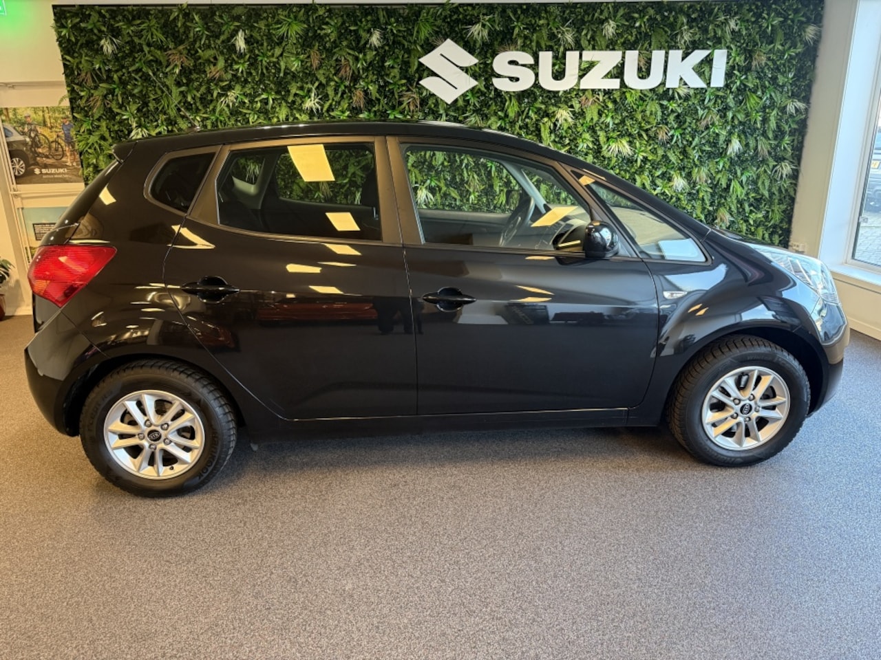 Kia Venga - Trekhaak Navi LMV+All-seasons 1.4 CVVT 20th Anniv. CC Handsfree bellen Achteruitrijcamera - AutoWereld.nl