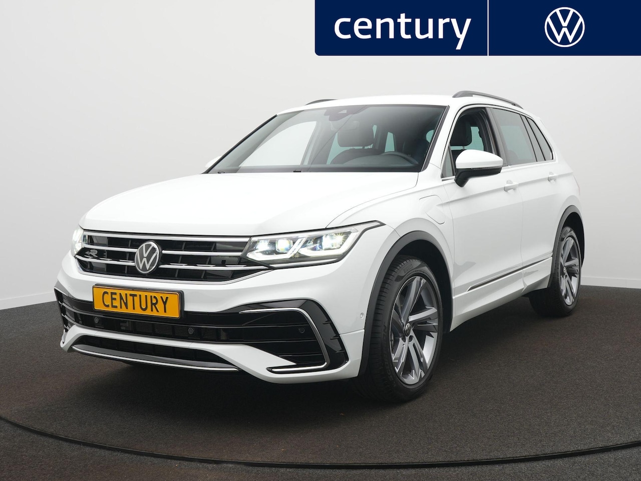 Volkswagen Tiguan - 1.4 TSI eHybrid R-Line Business Automaat - Stoelverwarming - Navigatie - Side assist - AutoWereld.nl