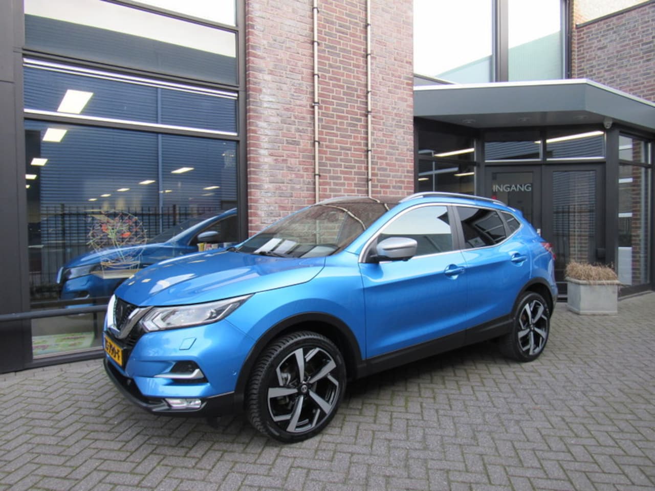 Nissan Qashqai - 1.6 163pk DIG-T Tekna 19 inch / panoramdak / bekledig leer / navigatie / 360 camera / trek - AutoWereld.nl