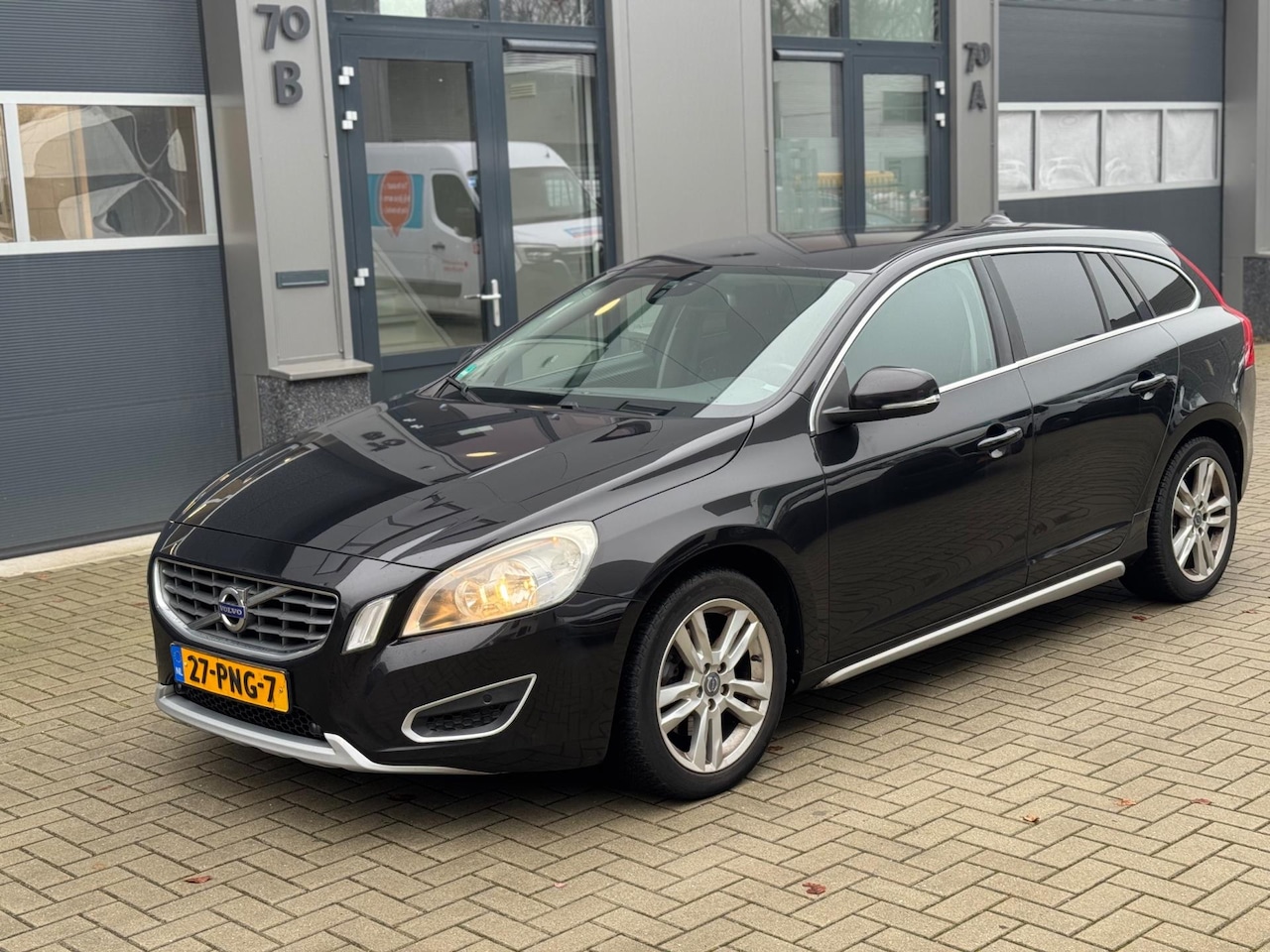 Volvo V60 - 1.6 T3 Momentum 1.6 T3 Momentum - AutoWereld.nl