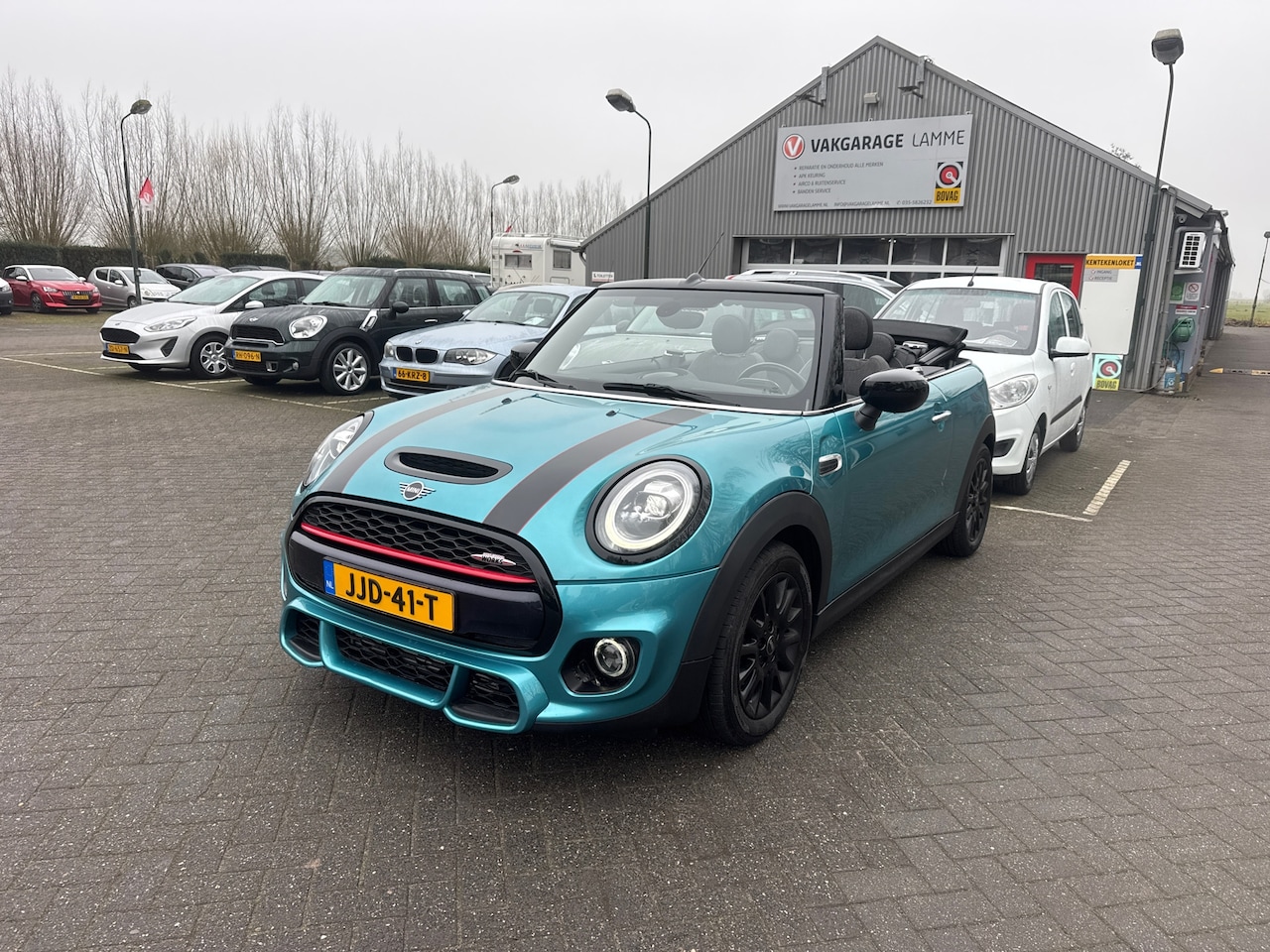 MINI Cabrio - Mini 1.5 Cooper Chili mooie auto verkoop op afspraak ! - AutoWereld.nl
