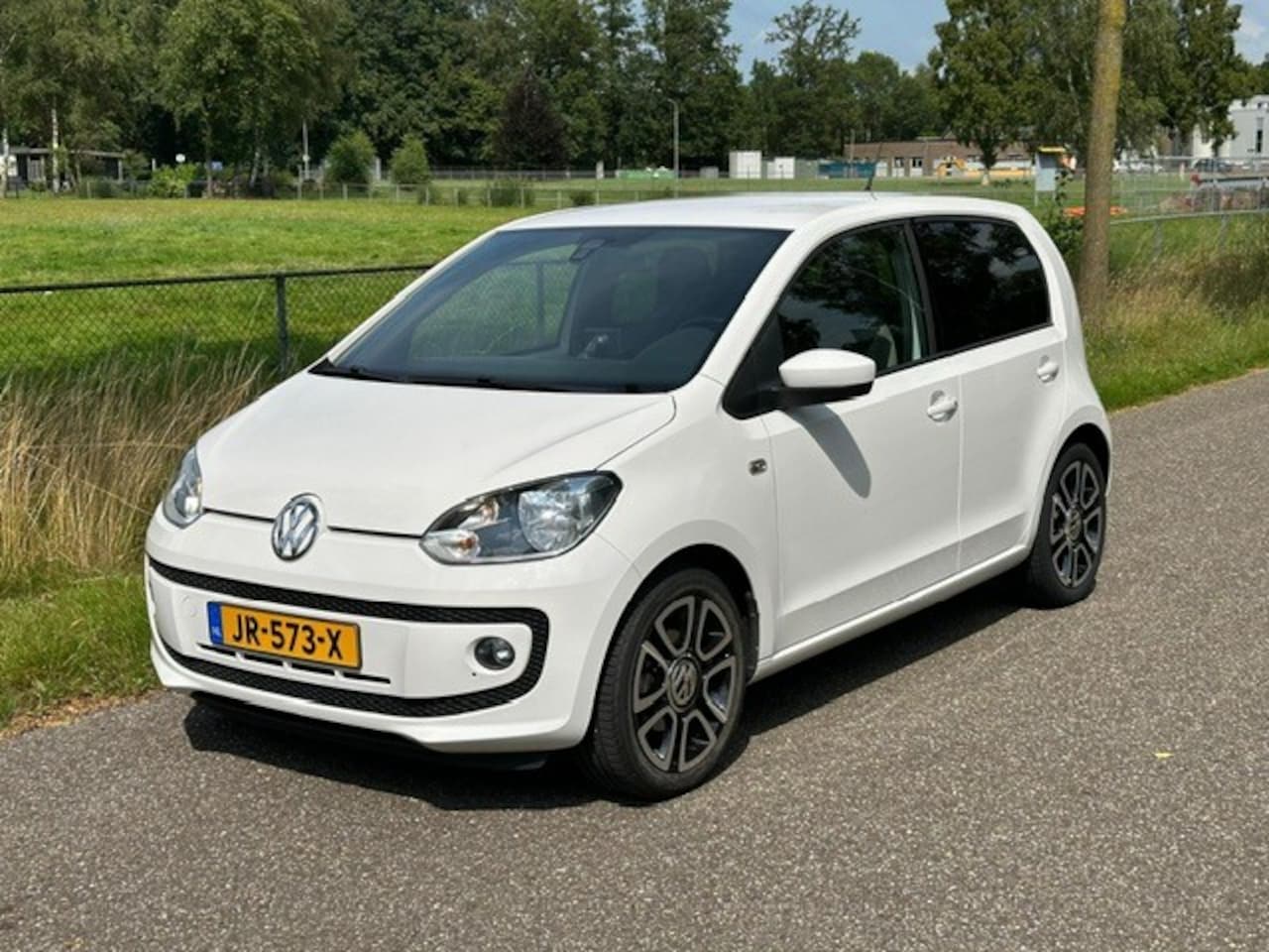 Volkswagen Up! - 1.0 high BlueMotion | Cruise controle | Parkersensoren | LMV 15 inch | - AutoWereld.nl