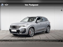 BMW iX1 - eDrive20 M-Sport Pro 20 Inch / Stuurwielrand Verwarming / Comfort Acces / Glazen Dak / Ele