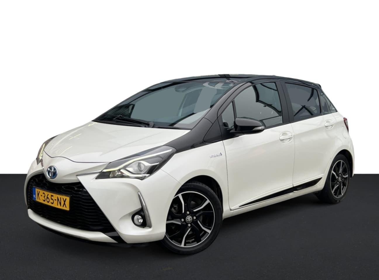 Toyota Yaris - 1.5 Hyb. Bi-Tone | Parkeercamera | navi | - AutoWereld.nl