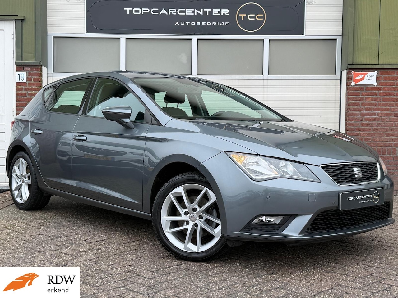 SEAT Leon - 1.2 TSI Style/AIRCO/PARKS/NAVI/TREKH/CRUISE/APK - AutoWereld.nl