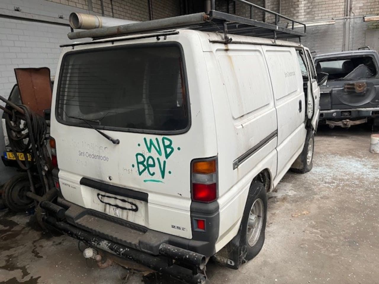 Mitsubishi L 300 - 2.5 Kort 4x4 EXPORT / DONOR AUTO EXPORT PRICE € 1750 gearbox differentieel good condition - AutoWereld.nl