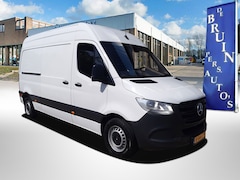 Mercedes-Benz Sprinter - 143Pk L2H2 Airco Cruisecontrol Achteruitrijcamera MBux