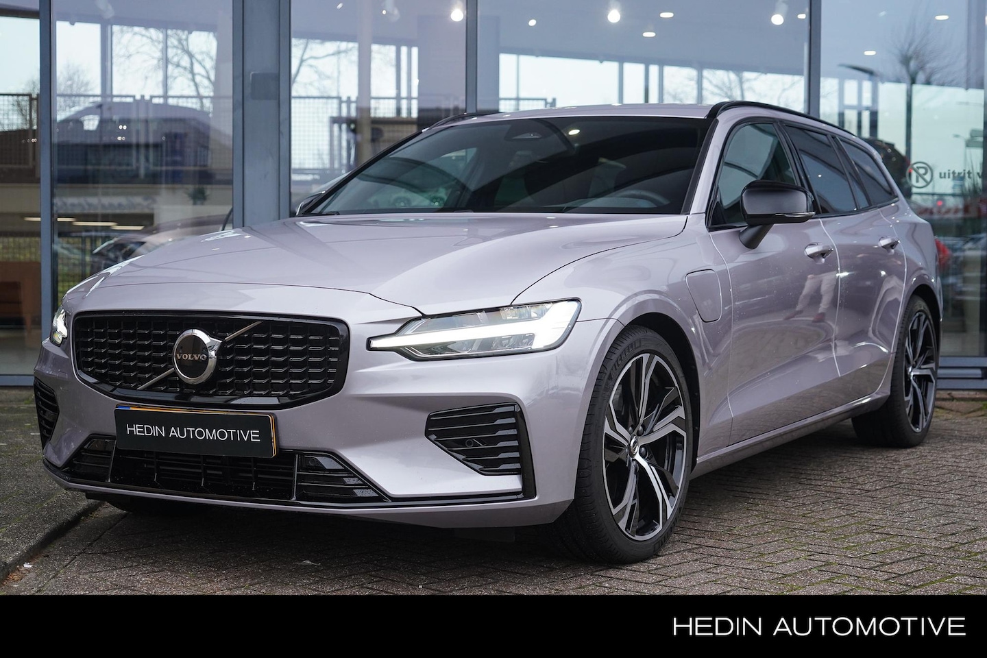 Volvo V60 - 2.0 T6 Plug-in hybrid AWD Plus Dark | Company Car | Stoel & Stuurverwarming | Adaptieve Cr - AutoWereld.nl