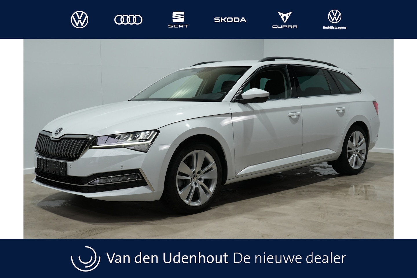 Skoda Superb Combi - 1.4 TSI iV 204pk Business Edition Plus Trekhaak Camera Navigatie Stoelverwarming Carplay 1 - AutoWereld.nl