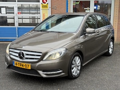 Mercedes-Benz B-klasse - 180 Ambition | 1e eigenaar | zeer rijke uitvoering | lederen interieur | park. sens. V+A |