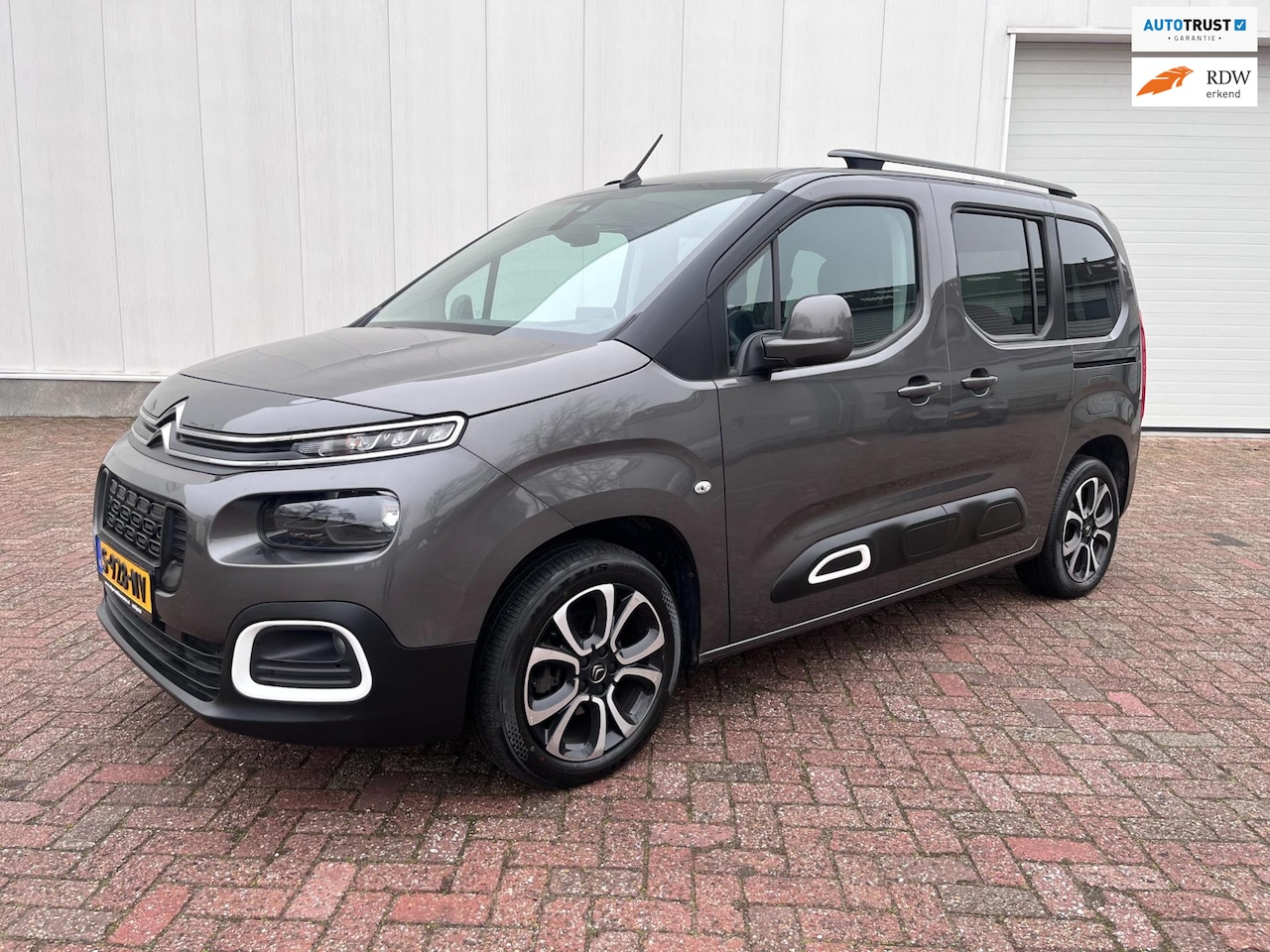 Citroën Berlingo - 1.2 Live airco navi camera airco 2x schuifdeur 2020 - AutoWereld.nl