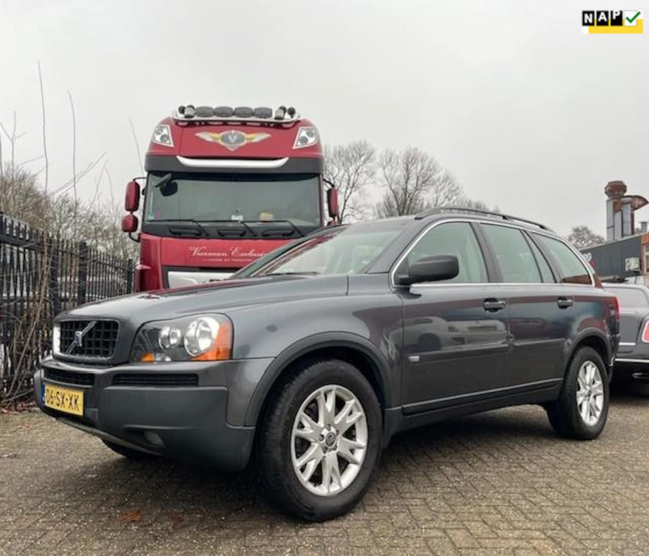 Volvo XC90 - 2.5 T Momentum 5p./NAP/2e Eigenaar/Trekhaak/Leder/Stoelverwarming/Cruise/Airco/Bluetooth - AutoWereld.nl