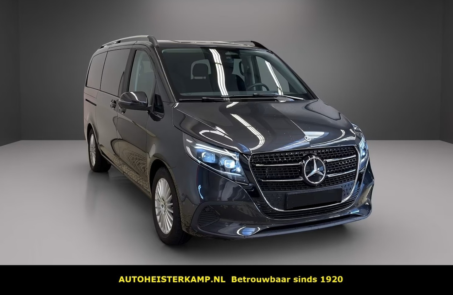 Mercedes-Benz V-klasse - 220d L2 Style Grijs Kenteken Distronic Camera Trekhaak LED MBUX 2 EL. Schuifdeuren - AutoWereld.nl