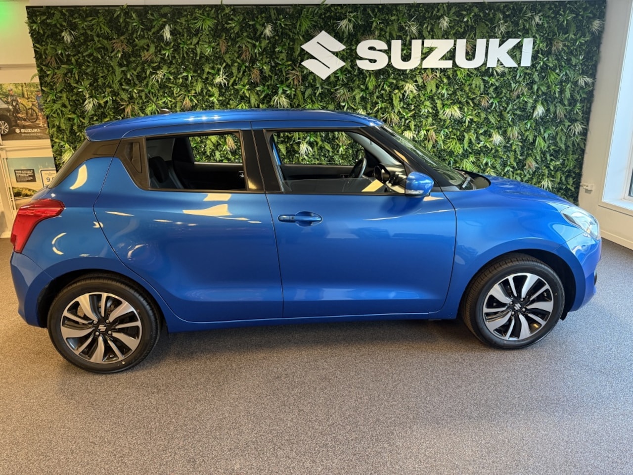 Suzuki Swift - fabrieksgar. t/m 16-06-2030 1.2 Stijl Clima LMV CC Trekhaak Apple- Android Carplay BAB+ - AutoWereld.nl