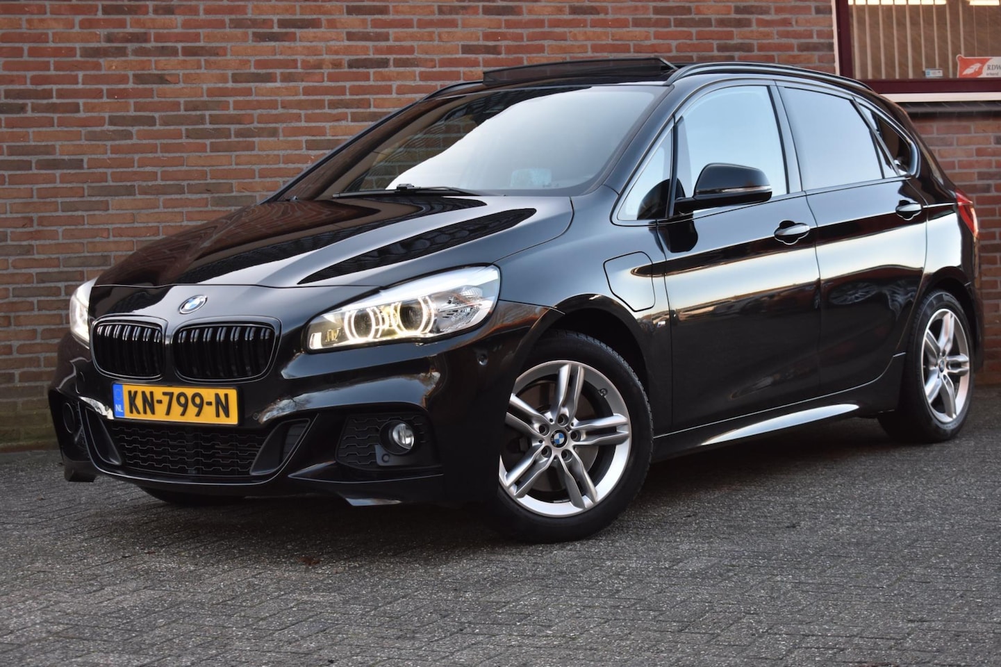 BMW 2-serie Active Tourer - 225xe M Sport '15 M Pakket Pano Leder Clima NAvi Cruise LED - AutoWereld.nl