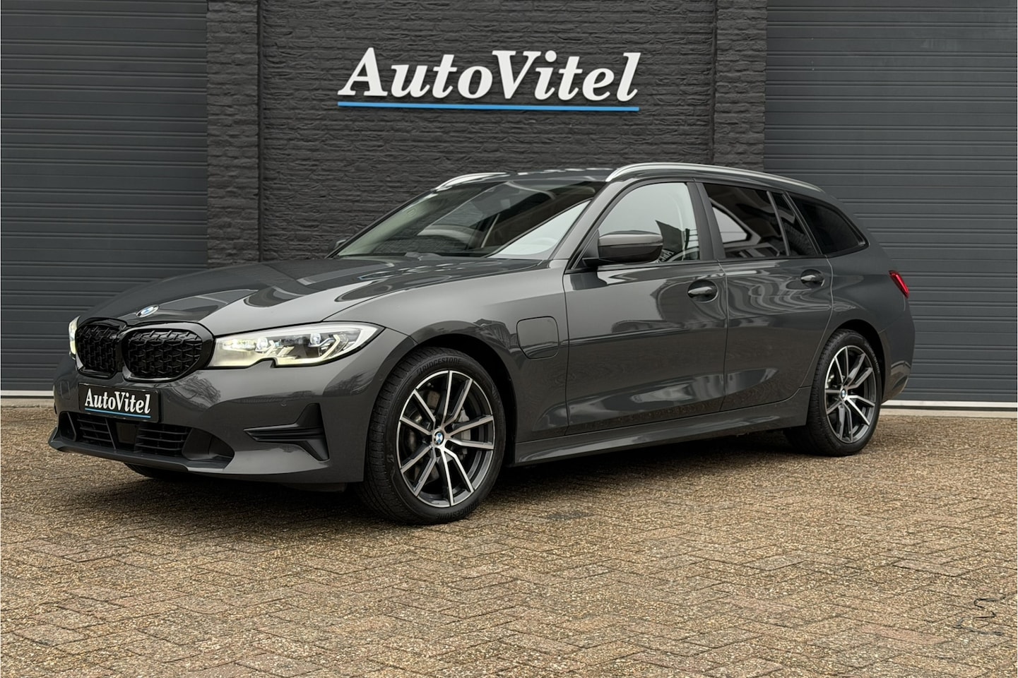 BMW 3-serie Touring - 330e xDrive | Sportleder | Head-Up | Laserlicht | Comfort Access | Memory - AutoWereld.nl