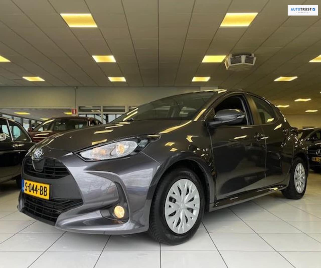 Toyota Yaris - 1.5 Hybrid Active/Automaat/Achteruitrijcamera/1e Eigenaar/Stoelverwarming/Airco/Cruise/Blu - AutoWereld.nl