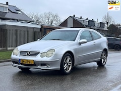 Mercedes-Benz C-klasse Sportcoupé - 180 K. Class Cruise*Airco*Trekhaak*09-06-2026 APK