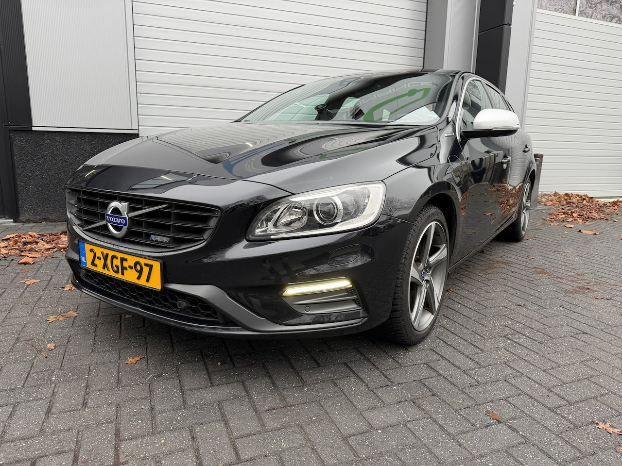 Volvo V60 - 2.4 D6 AWD Plug-In Hybrid R-Design 2.4 D6 AWD Plug-In Hybrid R-Design - AutoWereld.nl