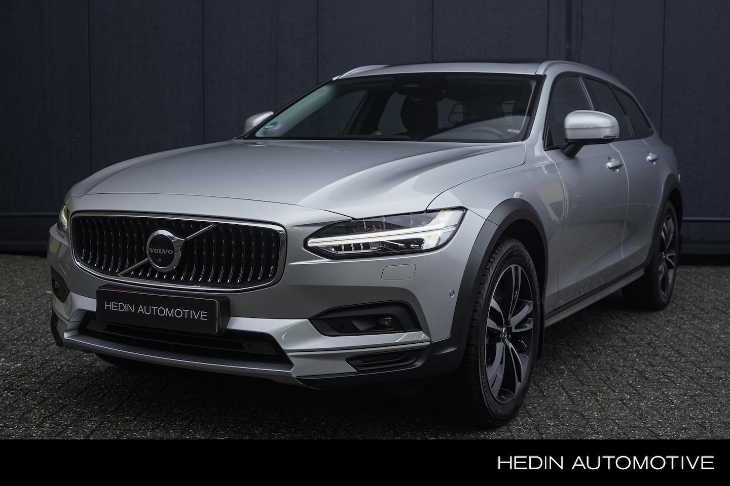 Volvo V90 Cross Country - 2.0 B5 AWD Pro | Bowers & Wilkins audio | Trekhaak | Geventileerde stoelen | Head-up displ - AutoWereld.nl