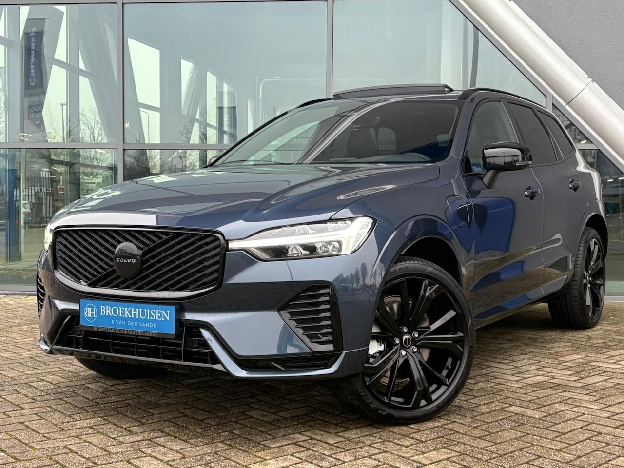 Volvo XC60 - 2.0 T6 Plug-in hybrid AWD Plus Black Edition LONG RANGE 350pk Panoramadak / Harmon Kardon - AutoWereld.nl