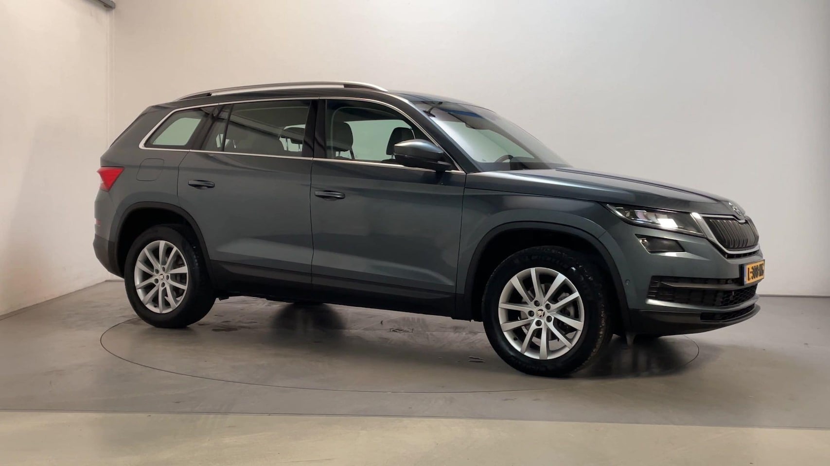 Skoda Kodiaq - 1.5 TSI 150pk DSG Business Edition Plus Leder-Stof Stoelverwarming Camera Adaptive Cruise - AutoWereld.nl