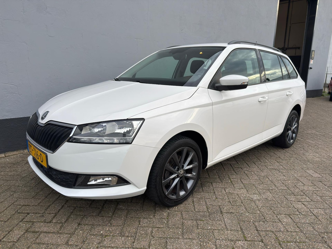 Skoda Fabia Combi - 1.0 Business Edition - Carplay - Cruise - AutoWereld.nl