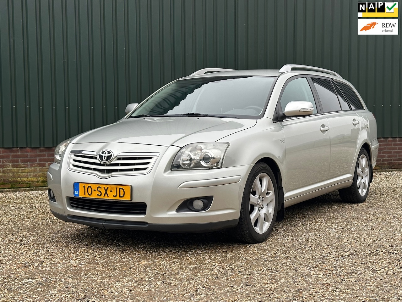 Toyota Avensis Wagon - 2.0 VVTi Executive 2.0 VVTi Executive - AutoWereld.nl