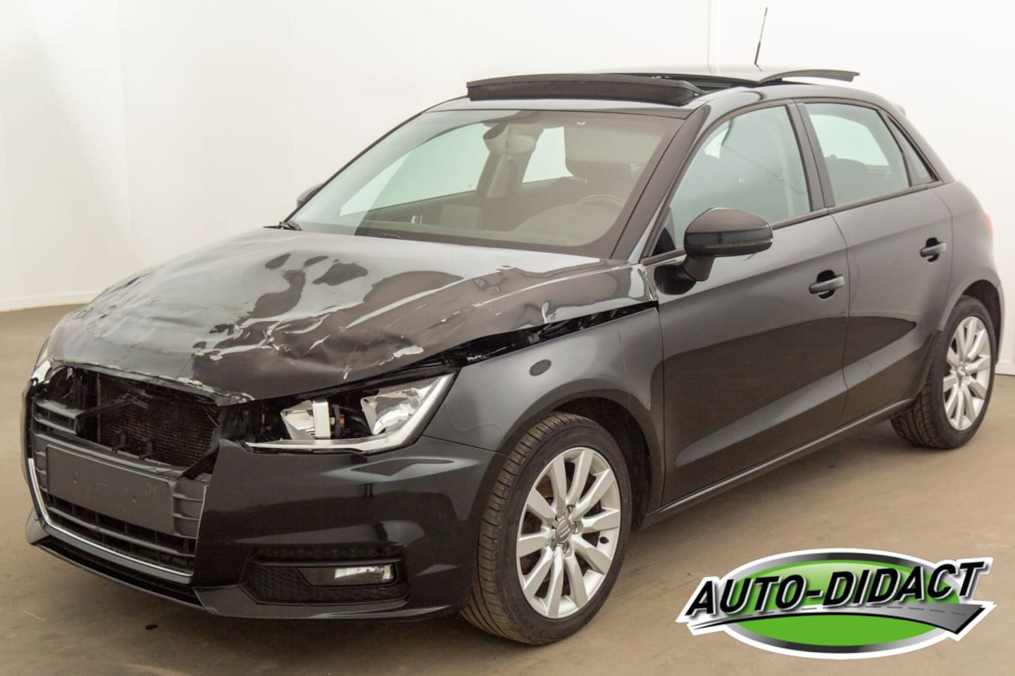 Audi A1 - 1.6 TDI Airco Pano Ambition - AutoWereld.nl