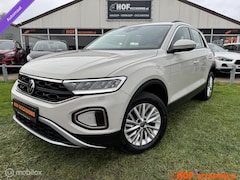 Volkswagen T-Roc - 1.5 TSI Life Edition AUTOMAAT/NAVI/TREKHAAK