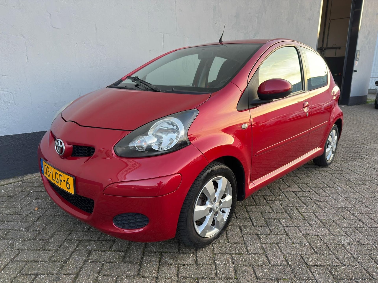 Toyota Aygo - 1.0-12V Aspiration Red 1.0-12V Aspiration Red - - AutoWereld.nl