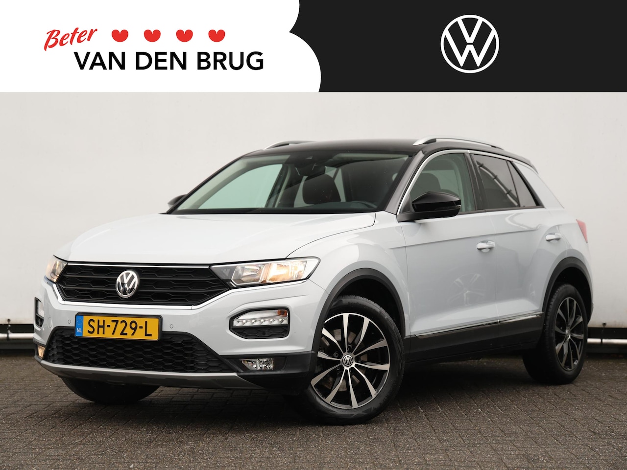 Volkswagen T-Roc - 1.5 TSI Style 150PK | Navigatie | Trekhaak | Camera | Parkeersensoren | Dealer onderhouden - AutoWereld.nl