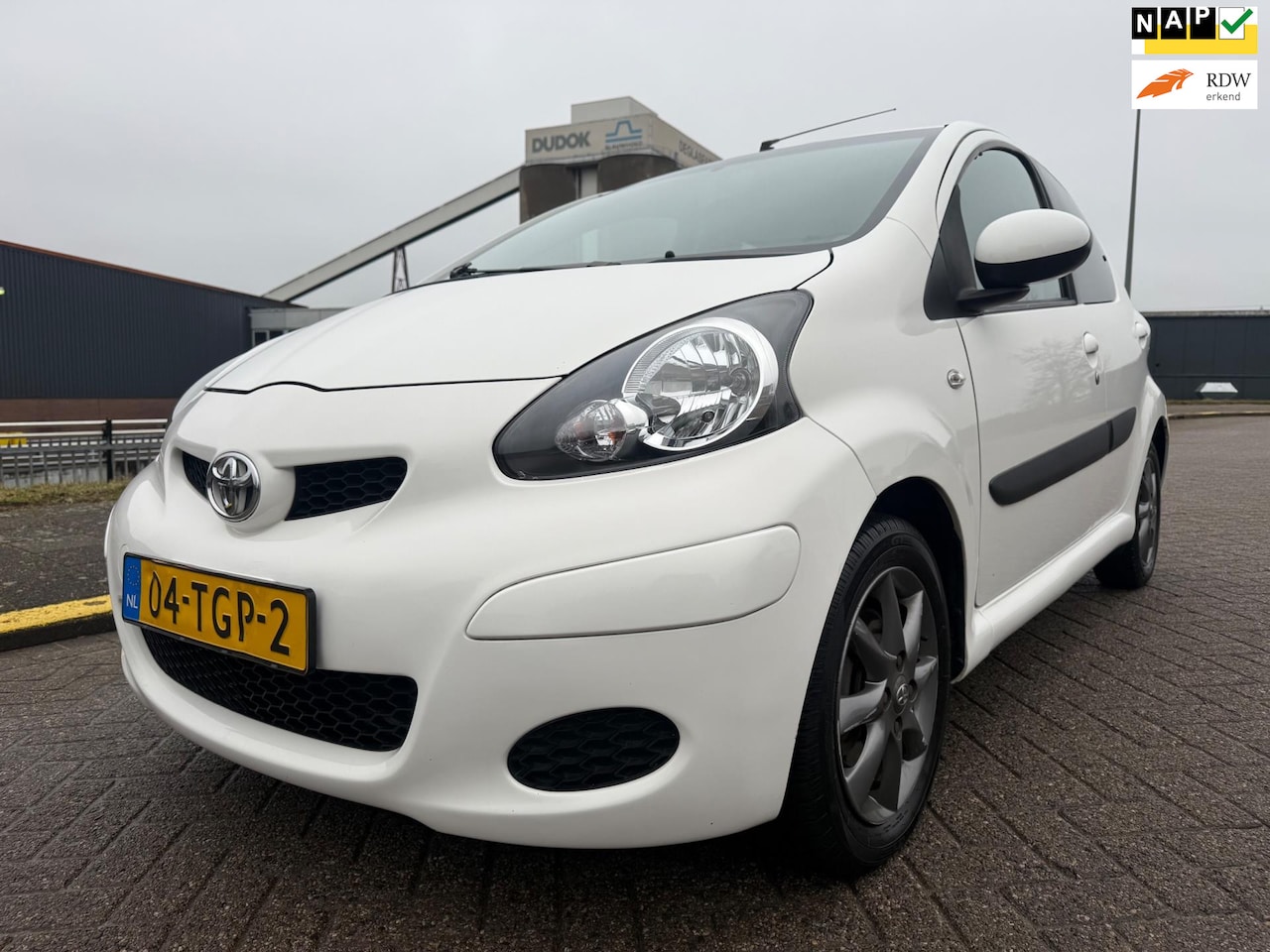 Toyota Aygo - 1.0-12V Dynamic Navigator 1.0-12V Dynamic Navigator - AutoWereld.nl