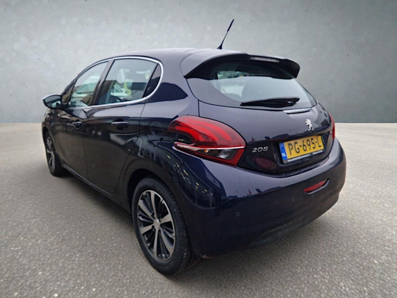 Peugeot 208 - 1.2 PureTech Allure 1.2 PureTech Allure, achteruitrijcamera, Parkeerhulp, DAB, Cruise