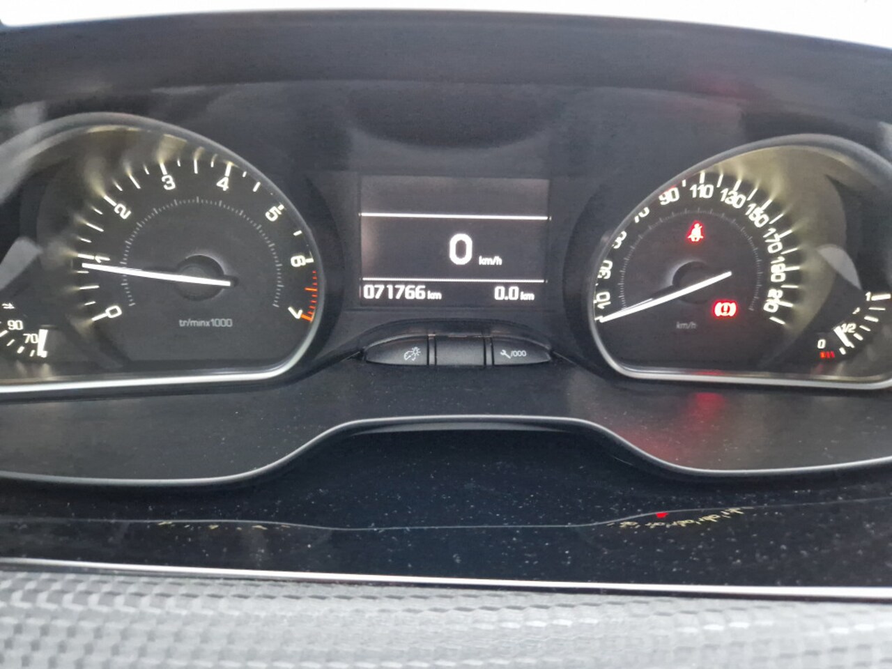 Peugeot 208 - 1.2 PureTech Allure, achteruitrijcamera, Parkeerhulp, DAB, Cruise