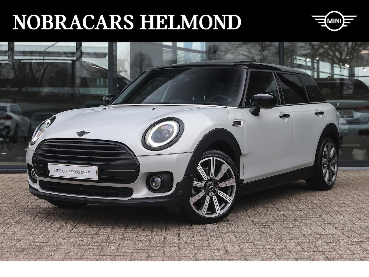 MINI Clubman - Cooper Classic Automaat / Panoramadak / Achteruitrijcamera / LED / Comfort Access / Park A - AutoWereld.nl