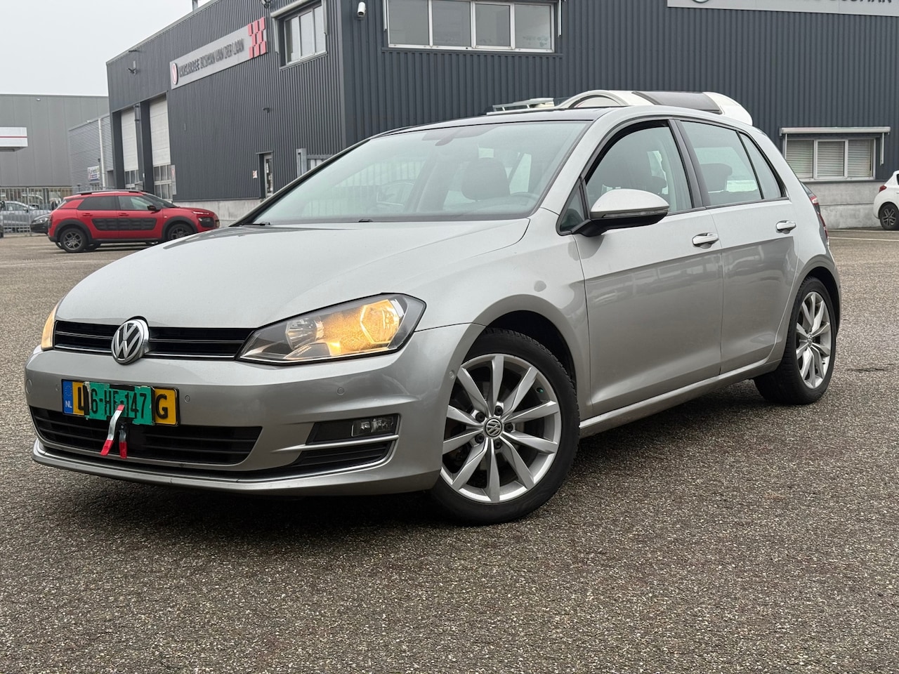 Volkswagen Golf - 1.4 TSI Connected Series Pano - AutoWereld.nl