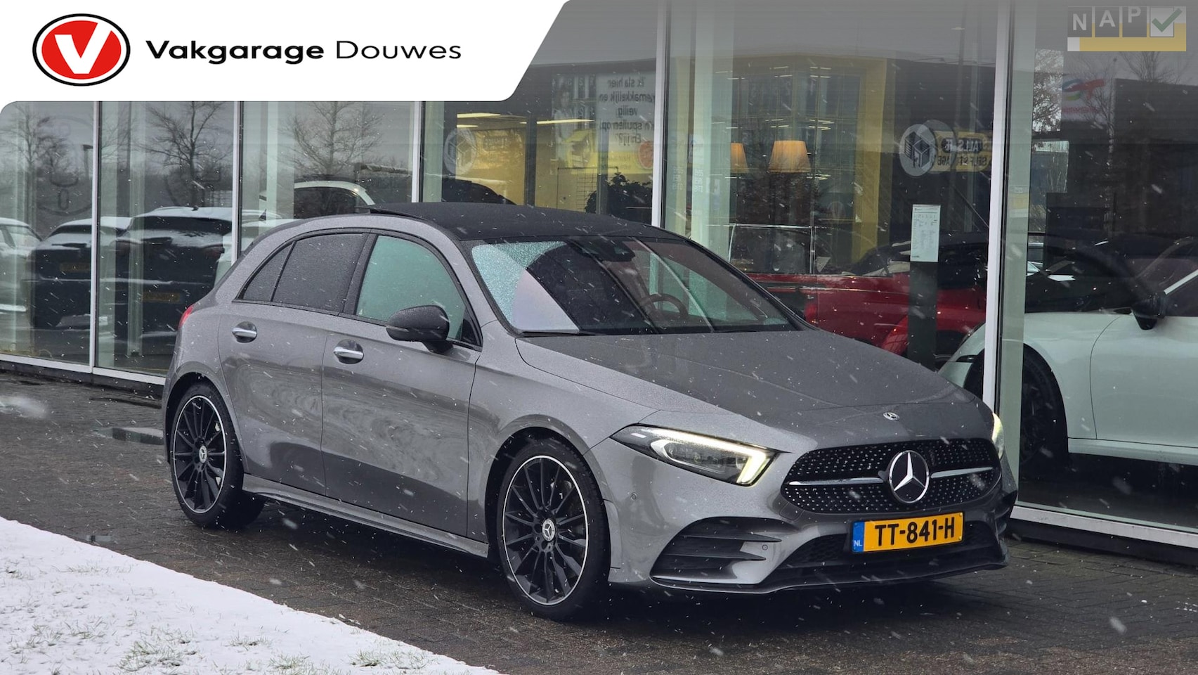 Mercedes-Benz A-klasse - 250 Premium Plus | NAP | Pano | Burmester | Keyless | Stoelverwarming | 1/2 Leder | Dealer - AutoWereld.nl