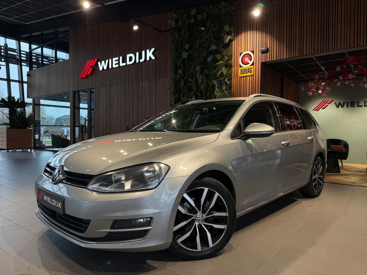 Volkswagen Golf Variant - 1.6 TDI Highline pannorama schuif trekhaak - AutoWereld.nl