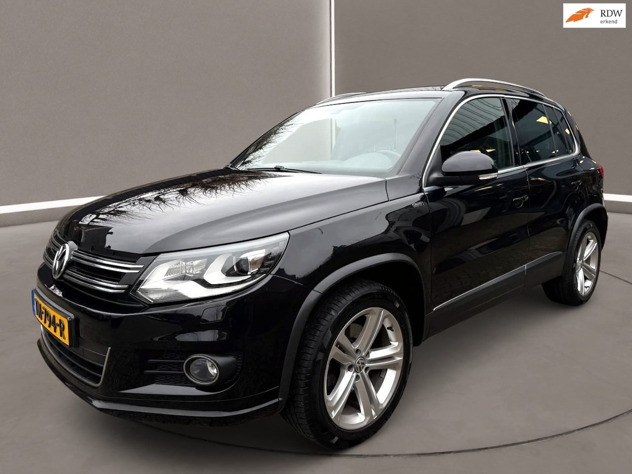 Volkswagen Tiguan - 1.4 TSI R-Line Edition 125 Pk Airco Navi Xenon Pdc 131 dkm Nap 2e Eig. - AutoWereld.nl